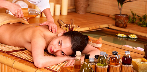 Различные spa-программы, а также индийский масляный массаж, испанский, лимфодренажный и другие виды массажа на выбор в spa-салоне Bojoli. **Скидка до 79%**. Москва - kupikupon.ru Различные spa-программы, а также индийский масляный массаж, испанский, лимфодренажный и другие виды массажа на выбор в spa-салоне Bojoli. **Скидка до 79%**