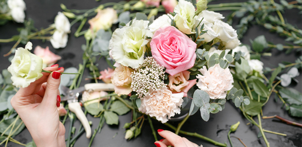 Профессиональные мастер-классы и курсы флористики в школе Flora Style: «Свадебная флористика», «Флорист-декоратор», «Владелец цветочного бизнеса» и не только. **Скидка до 72%**. Всё Подмосковье - kupikupon.ru Профессиональные мастер-классы и курсы флористики в школе Flora Style: «Свадебная флористика», «Флорист-декоратор», «Владелец цветочного бизнеса» и не только. **Скидка до 72%**
