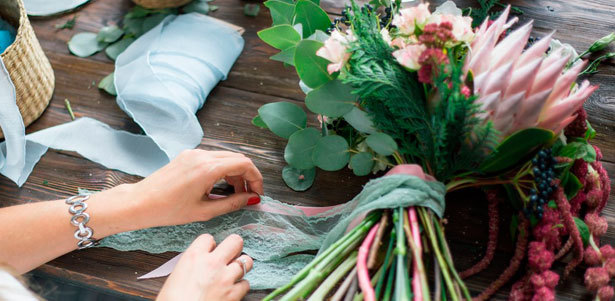 Профессиональные мастер-классы и курсы флористики в школе Flora Style: «Свадебная флористика», «Флорист-декоратор», «Владелец цветочного бизнеса» и не только. **Скидка до 72%**. Всё Подмосковье - kupikupon.ru Профессиональные мастер-классы и курсы флористики в школе Flora Style: «Свадебная флористика», «Флорист-декоратор», «Владелец цветочного бизнеса» и не только. **Скидка до 72%**