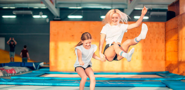 Прыжки на батутах в будние и выходные дни в комплексе Rush Park. **Скидка 50%**. Москва - kupikupon.ru Прыжки на батутах в будние и выходные дни в комплексе Rush Park. **Скидка 50%**