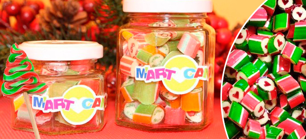 Эксклюзивные новогодние конфеты от кондитерской M'ART CANDY в подарочной банке и набор карамельных фигурок на палочке - сапожок, колпак, ёлка и трость **со скидкой 50%**. Москва - kupikupon.ru Эксклюзивные новогодние конфеты от кондитерской M'ART CANDY в подарочной банке и набор карамельных фигурок на палочке - сапожок, колпак, ёлка и трость **со скидкой 50%**