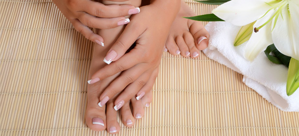 Маникюр и педикюр с покрытием Shellac или OPI + покрытие френч со скидкой в салоне Bon Siluet! **Скидка до 62%**. Москва - kupikupon.ru Маникюр и педикюр с покрытием Shellac или OPI + покрытие френч со скидкой в салоне Bon Siluet! **Скидка до 62%**