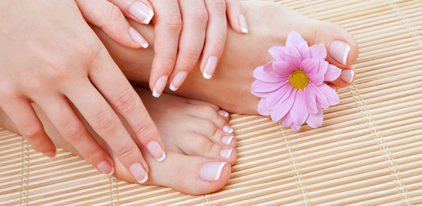 Классический или европейский маникюр и педикюр с покрытием Shellac в SPA-центре Merlin&Me со **скидкой до 76%**. Москва - kupikupon.ru Классический или европейский маникюр и педикюр с покрытием Shellac в SPA-центре Merlin&Me со **скидкой до 76%**