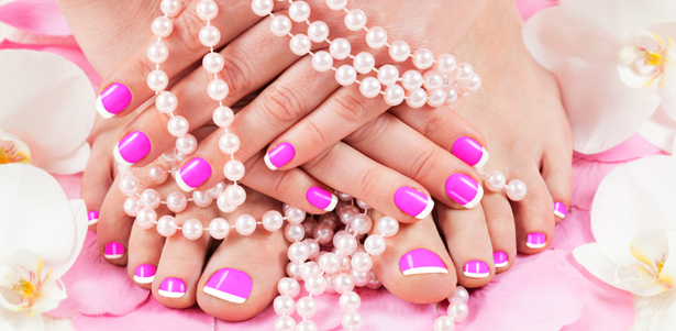 Маникюр и педикюр с покрытием цветным лаком или гель-лаком Shellac CND в салоне красоты «Шарман». **Скидка до 82%**. Москва - kupikupon.ru Маникюр и педикюр с покрытием цветным лаком или гель-лаком Shellac CND в салоне красоты «Шарман». **Скидка до 82%**
