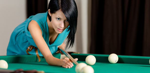 Развлечения в клубе Gladiator: 1, 2 или 3 часа игры в бильярд, настольный теннис или дартс с напитками и угощением со **скидкой до 70%**