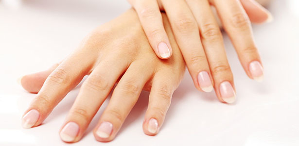 Классический маникюр и педикюр с покрытием лаком или гель-лаком, парафинотерапия, наращивание ногтей и не только в центре красоты «Авангард». **Скидка до 75%**