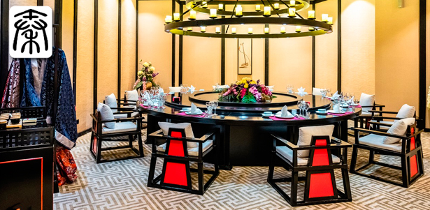 Все меню и напитки в большом китайском ресторане «Большой ресторан Цинь»: салат из креветок и рукколы, утка по-пекински, куриные бедрышки по-сычуаньски, пикантный судак с маринованной пекинской капустой и не только. **Скидка 50%** 
