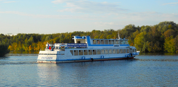 Прогулка по Москве-реке «Речной трамвайчик» для одного, двоих или четверых на комфортабельном теплоходе «Фалькон». **Скидка до 60%**