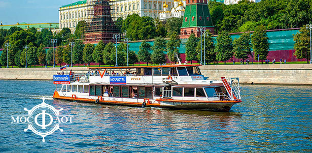 Прогулка «Огни небоскребов» на теплоходе «Прага» или «Вдохновение» с обедом или ужином от судоходной компании «МосФлот». **Скидка до 52%**