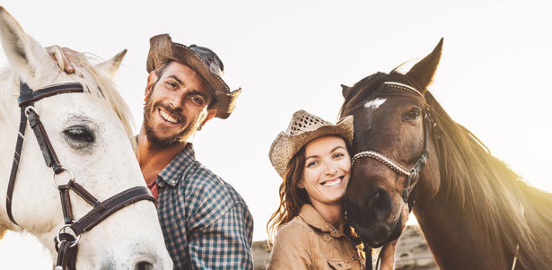 Романтическая прогулка или 4-часовой конный поход для одного или двоих от конного двора «Космос». **Скидка до 59%**