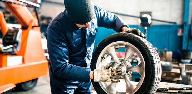 Шиномонтаж и балансировка 4 колес от R13 до R20 в сервисном центре AvtoSpa. **Скидка до 69%**