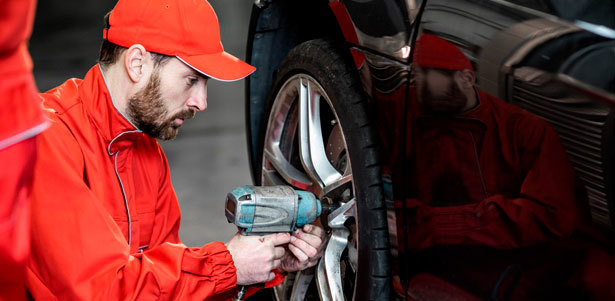 Шиномонтаж и балансировка 4 колес от R15 до R20 в сети автокомплексов Hotwheels. **Скидка до 68%**