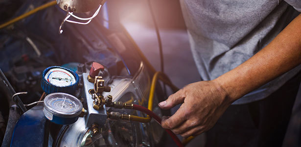 Комплексная химчистка салона и заправка кондиционера автомобиля в техцентре «АвтоШинЦентр». **Скидка до 60%**