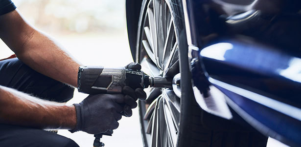 Шиномонтаж 4 колес до R20 в сети автосервисов «Автоблеск»: балансировка, грузы, смазка болтов и многое другое. **Скидка до 61%**