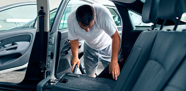 Комплексная химчистка салона автомобиля и абразивная восстановительная полировка кузова в автосервисе «КохАвто». **Скидка до 88%**