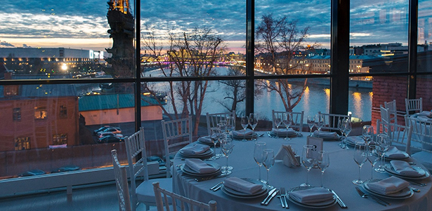 Новогодняя ночь в панорамном ресторане «Крым Terrace Moscow» в арт-кластере «Красный Октябрь»: роскошный банкет, напитки по системе All inclusive, а также великолепная шоу-программа. **Скидка 10%**