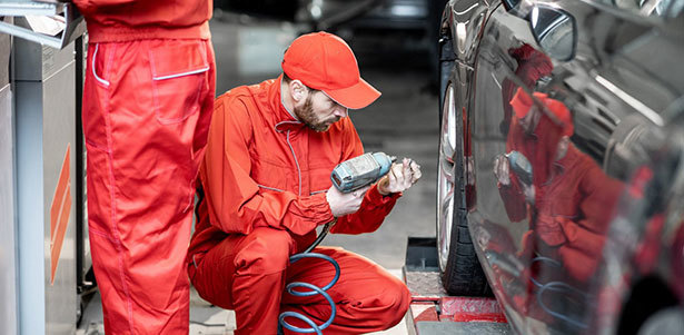 Шиномонтаж и балансировка 4 колес от R13 до R19 с перебортировкой без скрытых доплат, ремонт литых дисков, сезонное хранение шин в сети шиномонтажных мастерских «Вы катаетесь, мы чиним». **Скидка до 70%**