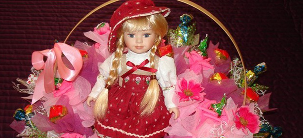 Подарочные композиции из цветов и конфет. Очаровательные подарки! Скидка 50%