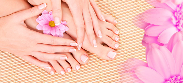 Маникюр и педикюр с покрытием Shellac в салоне красоты «Саванна». **Скидка до 76%**