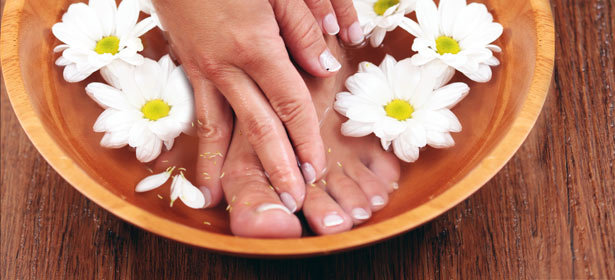 Классический маникюр и педикюр, парафинотерапия, полировка ногтей и покрытие лаком в салоне красоты «Фабрика стиля». **Скидка до 72%**