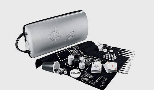 Теперь скучно не будет! Кейс-набор с покером и не только за <font color="#99cc00"><b>1151 р. вместо <s>2350</s> р.</b></font> в интернет-магазине «Подарки-тут»