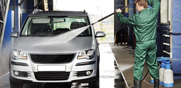 Комплексная мойка или годовой абонемент от компании «Автомойка-2000» со **скидкой до 76%**