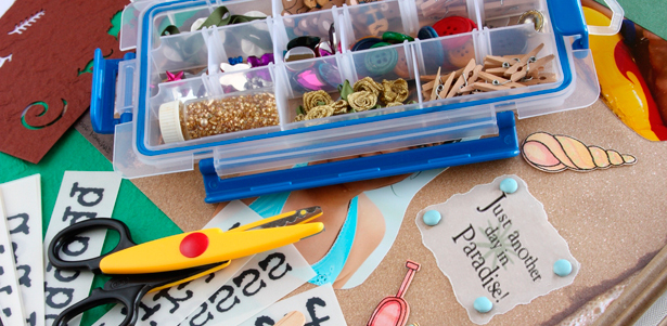 Новогодние мастер-классы на выбор от творческой студии «Мадагаскар». Декупаж, мыловарение, скраббукинг, букеты из конфет, бонсай, витраж и многое другое. **Скидка до 53%**