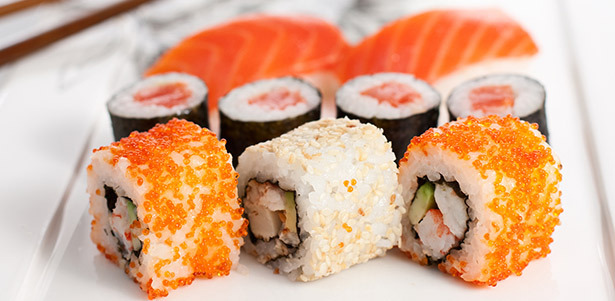 **Скидка 50%** на все меню в службе доставки суши «Красный дракон». Более 90 видов роллов! 