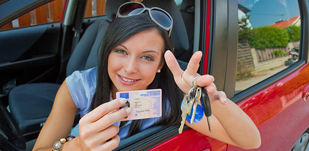 Обучение на права категории «В» в автошколе «Марс»: курс теории ПДД и 10 или 50 часов практики **со скидкой до 25%**