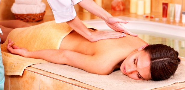 Общий массаж спины, массаж рук, ног, поясницы, медовый массаж в женском Wellness-клубе WoW. **Скидка до 79%**