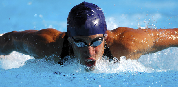 Разовое или безлимитное посещение бассейна в спортивном клубе «Петроградец». **Скидка до 67%**