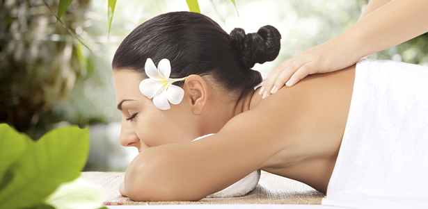 Красота и здоровье в подарок! Spa-программы «Weekend для мамы», «Weekend для любимой», «Волшебная сила камня» и авторская программа «Экспресс-красота» от «Фабрики красоты и здоровья». **Скидка до 70%** 