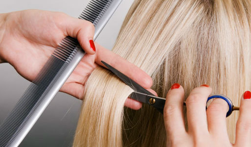 Скидка 50% на стрижку горячими ножницами в клинике-салоне «Роден» (400 рублей вместо 800)